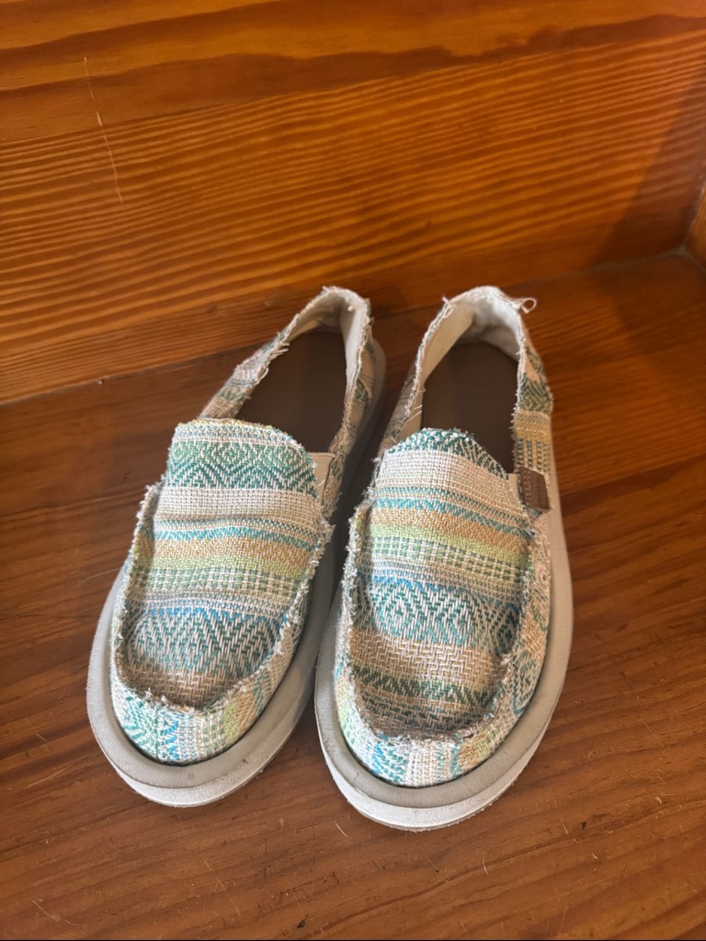 Sanuk Women’s Donna slip on size 7